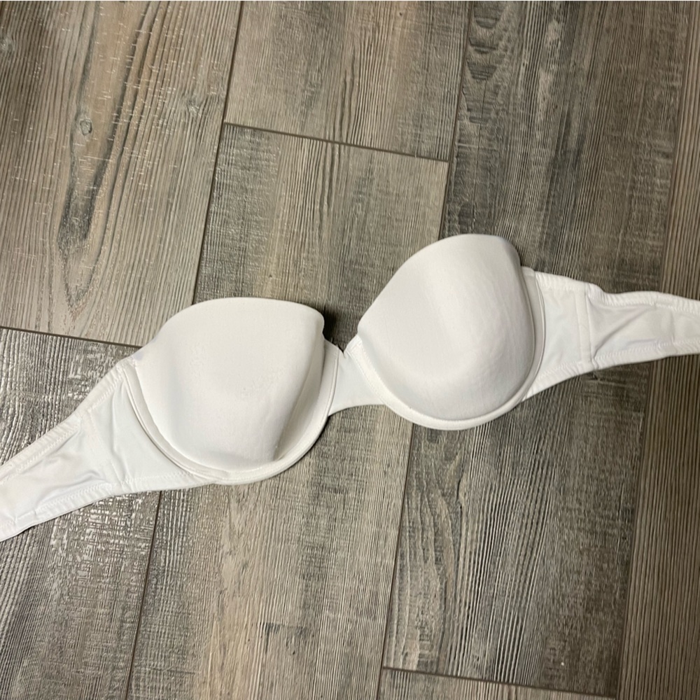 Strapless Victoria’s Secret bra size 36C